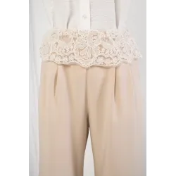 Spodnie wide leg z ozdobną koronką w pasie
