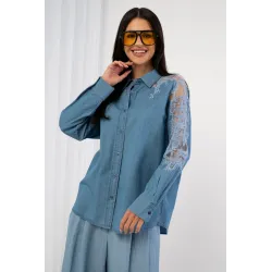 Jeansowa koszula z haftowaną koronką i transparentnym rękawem