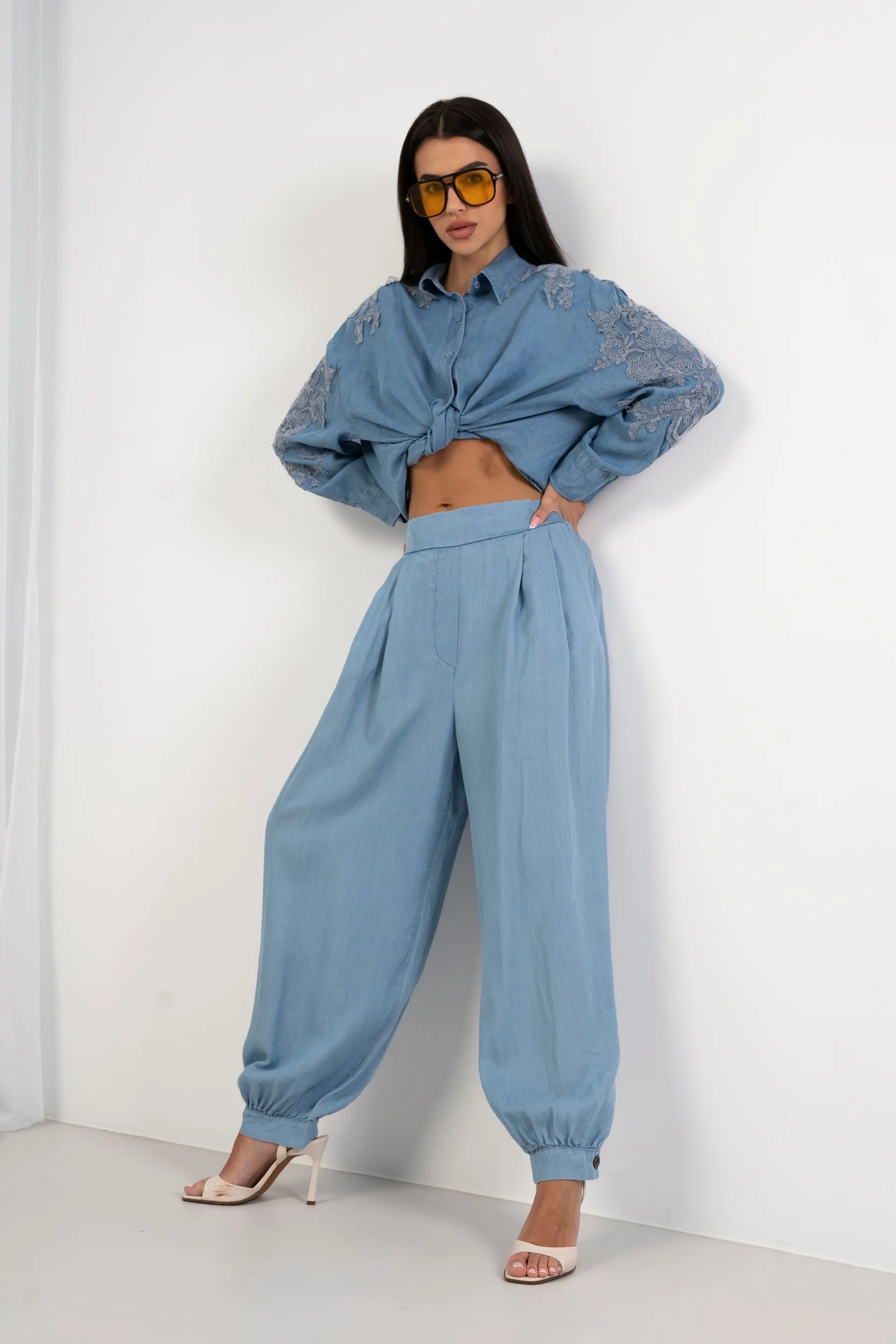 Spodnie z lejącej tkaniny typu alladynki