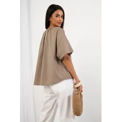 Bluzka z koronkowym dekoltem i haftem