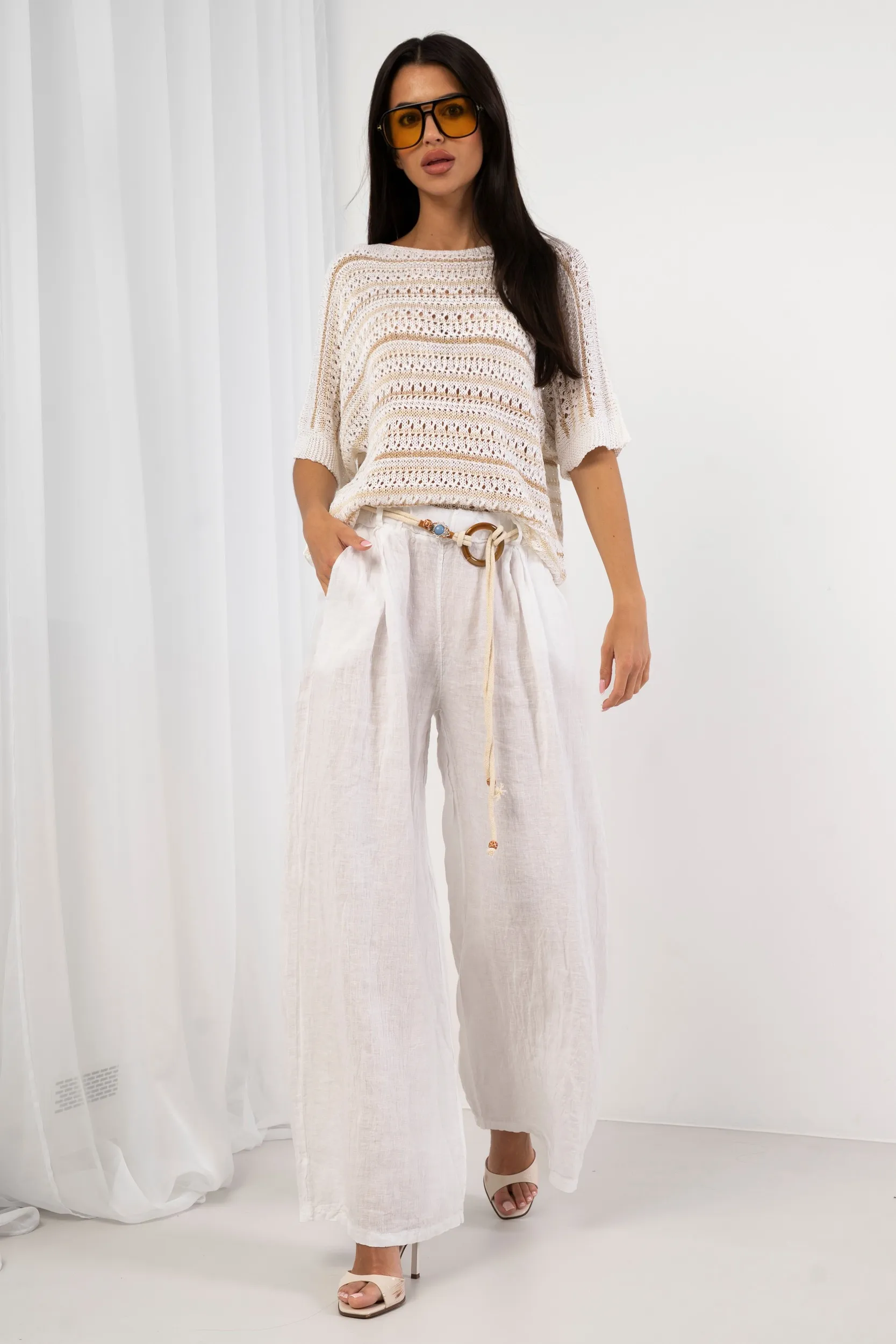 Lniane spodnie z szeroką nogawką i paskiem