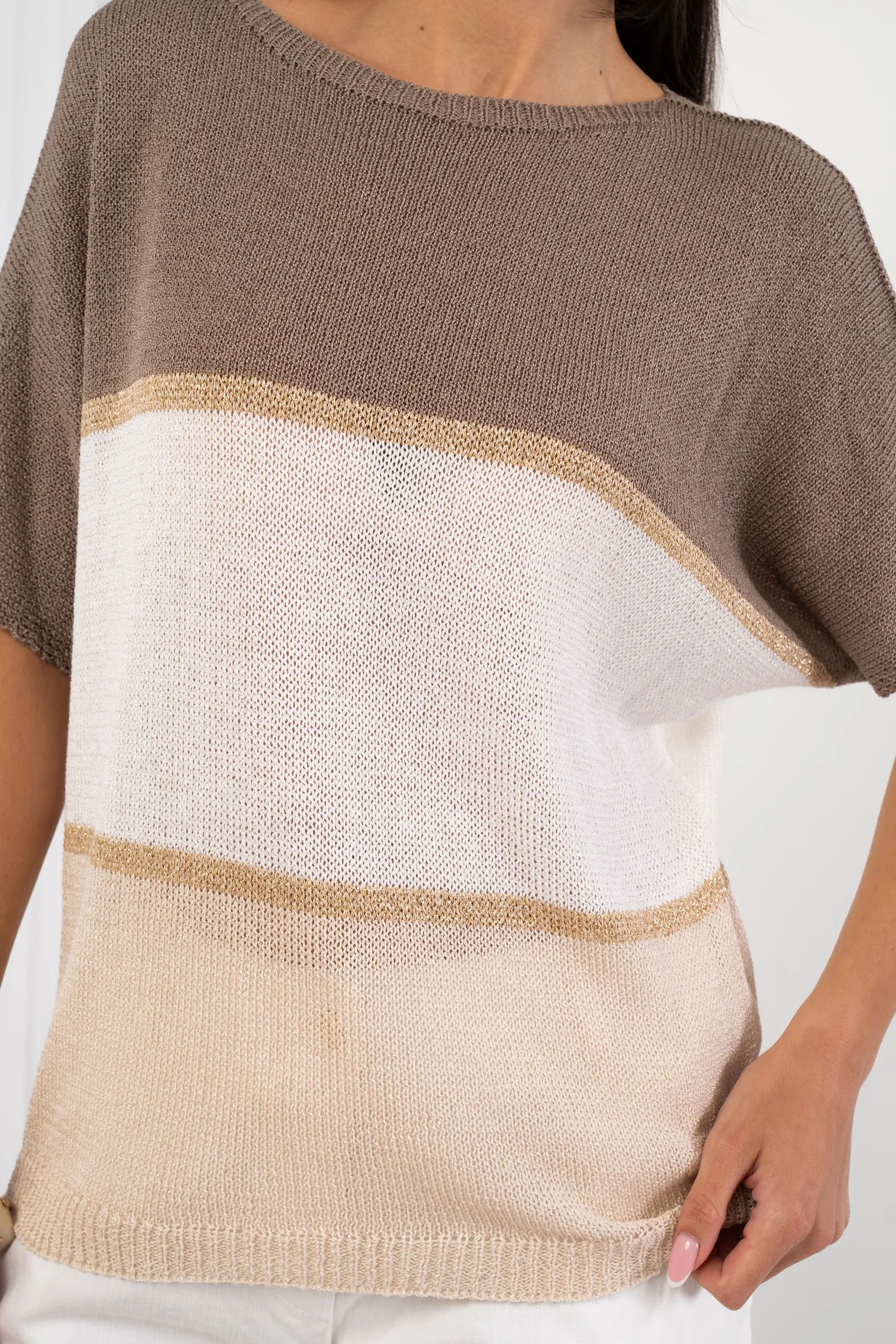 Sweter z metaliczną nitką i krótkim rękawem