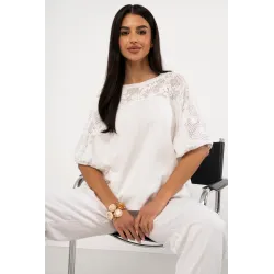 Bluzka z gipiurowym wykończeniem i luźnym fasonem