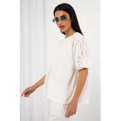 Bluzka z bufiastymi rękawami i ażurowym wzorem