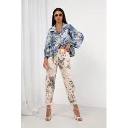 Spodnie z prostą nogawką w pastelowe kwiaty