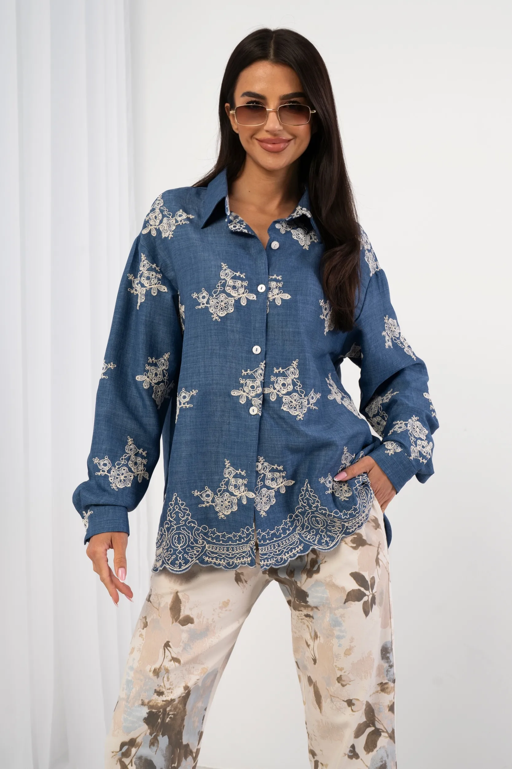 Koszula boho z haftem i ozdobnym wykończeniem