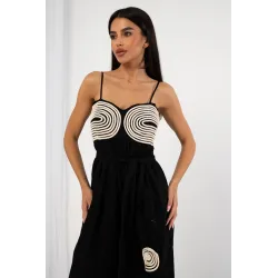 Kombinezon z szerokimi nogawkami i i ozdobnym haftem