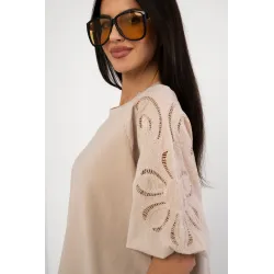 Bluzka z bufiastymi rękawami i ażurowym wzorem