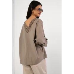 Bluzka oversize z ozdobną koronką na plecach