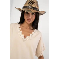 Bawełniana bluzka z haftem przy dekolcie i rękawach