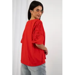 Bluzka z bufiastymi rękawami i ażurowym wzorem