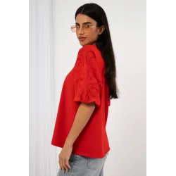 Bluzka z bufiastymi rękawami i ażurowym wzorem