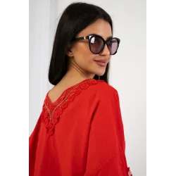 Bluzka oversize z ozdobną koronką na plecach