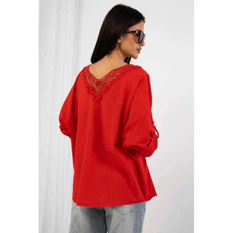 Bluzka oversize z ozdobną koronką na plecach