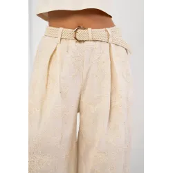 Spodnie wide leg z ażurowym haftem kwiatowym i paskiem