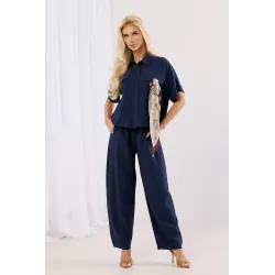 Komplet z koszulą z dekoracyjną apaszką i szerokimi spodniami