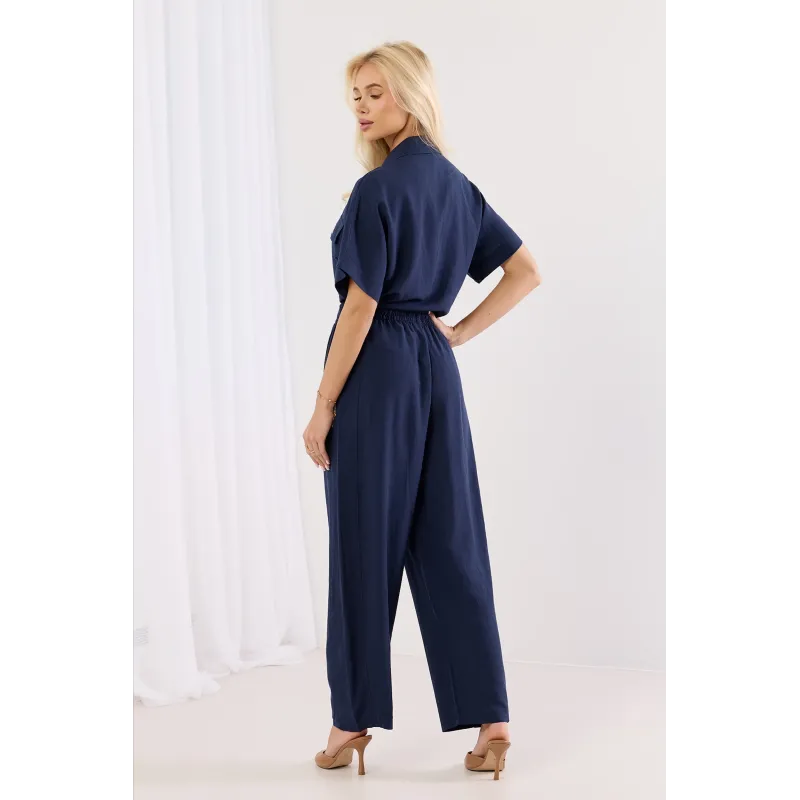 Komplet z koszulą z dekoracyjną apaszką i szerokimi spodniami