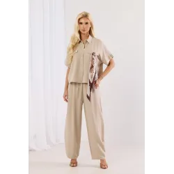 Komplet z koszulą z dekoracyjną apaszką i szerokimi spodniami