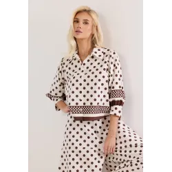 Komplet oversize z koszulą i spodniami typu kuloty w grochy