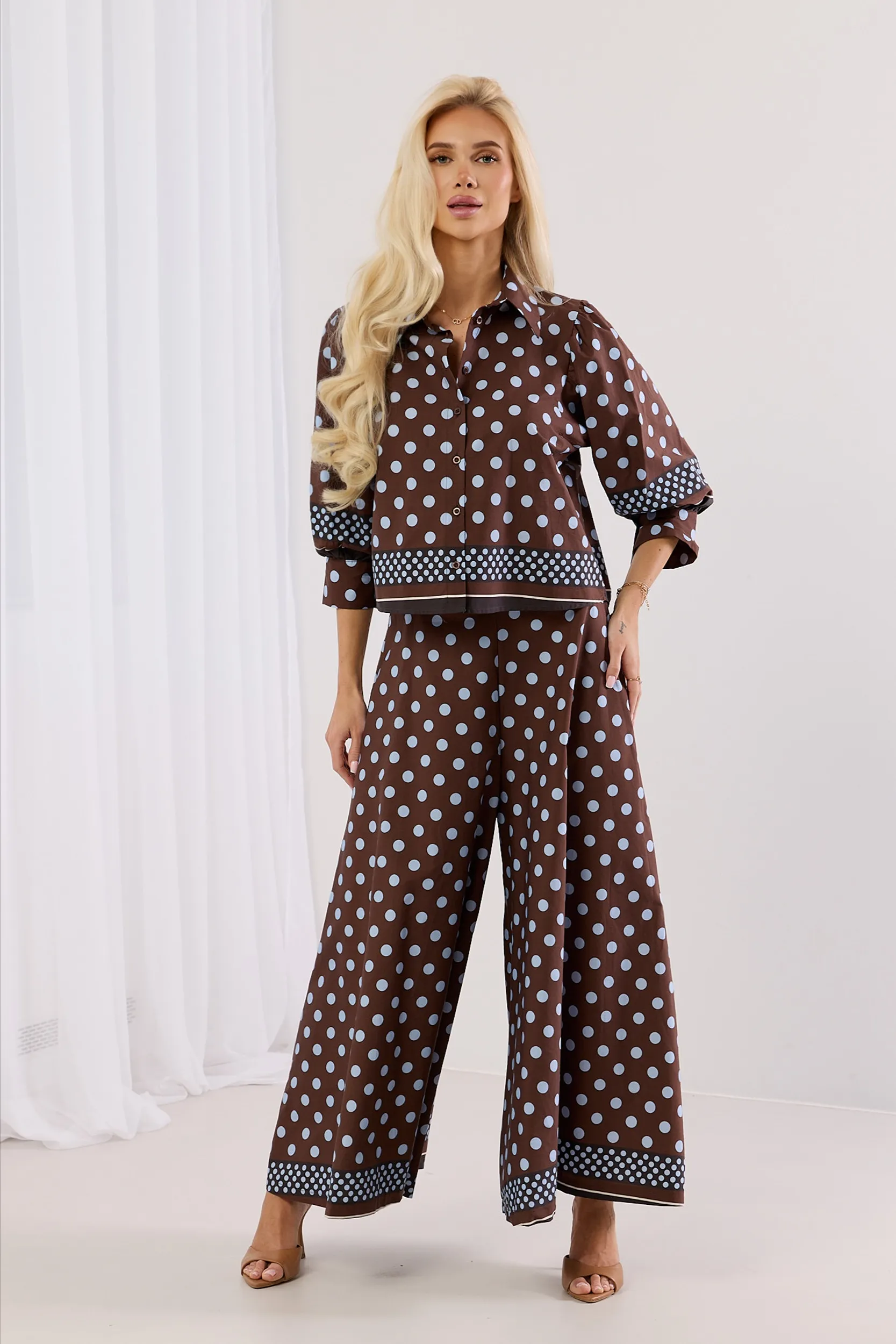 Komplet oversize z koszulą i spodniami typu kuloty w grochy