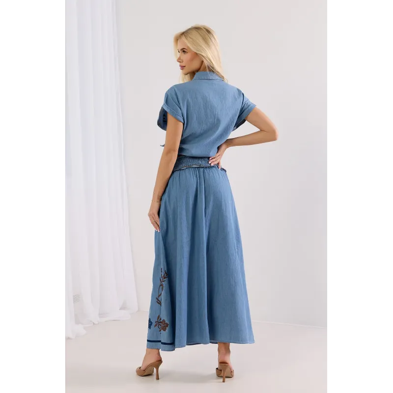 Denimowy komplet z koszulą i spódnicą maxi z haftem
