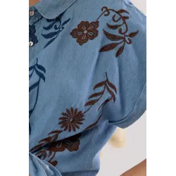 Denimowy komplet z koszulą i spódnicą maxi z haftem