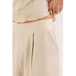 Lniany komplet z topem i spodniami z ażurowym haftem