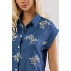 Koszula z krótkim rękawem z haftowanym wykończeniem