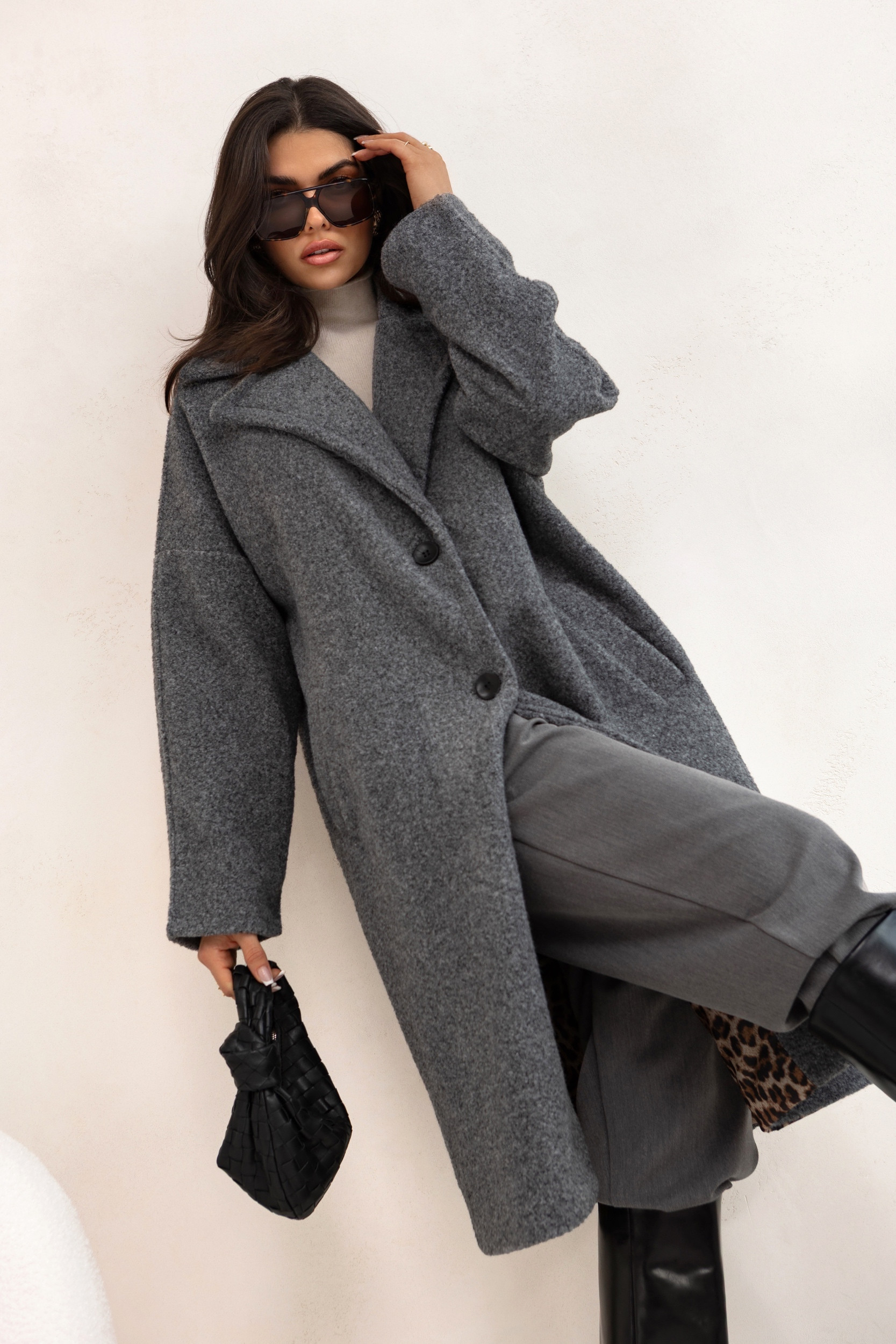 FLAUSZOWY PŁASZCZ O LUŹNYM KROJU