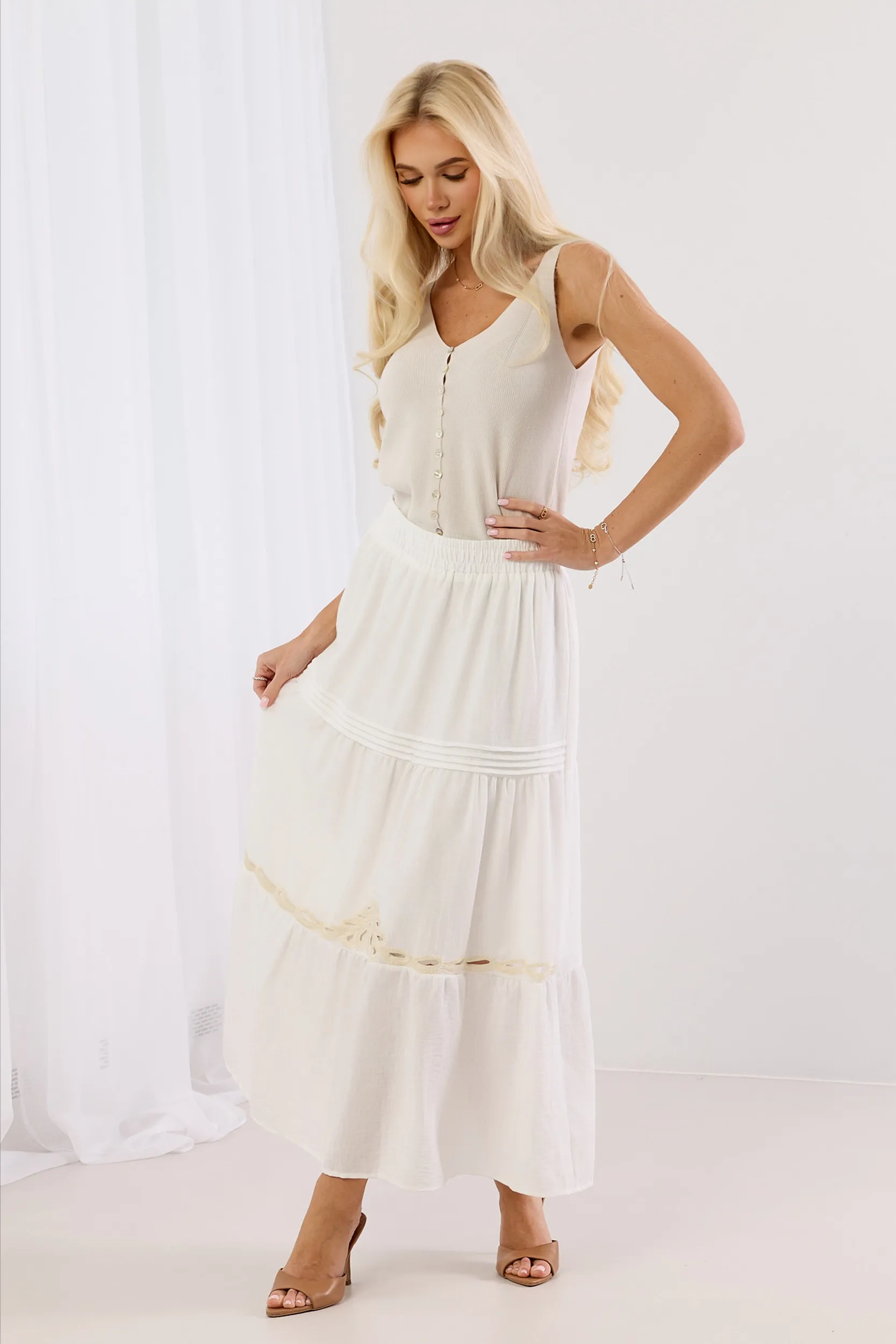 Spódnica maxi w stylu boho z haftowanym ażurem | Hurtownia odzieży damskiej online