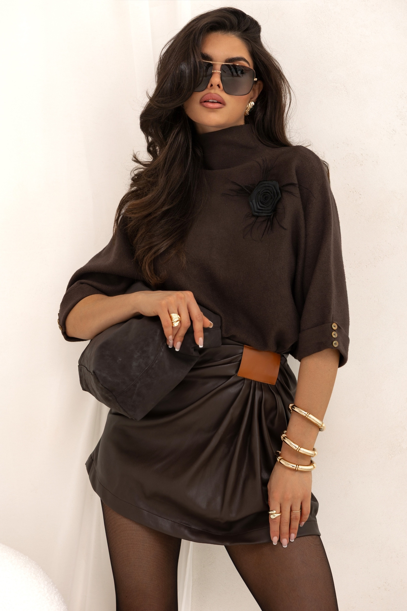 OVERSIZOWY GOLF Z RĘKAWEM 3/4 I BROSZKĄ