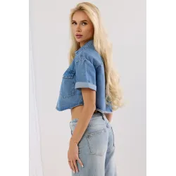 Krótka koszula jeansowa typu crop z kieszeniami