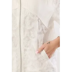 Kurtka z haftowanej koronki z kapturem