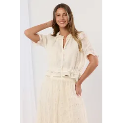 Ażurowy komplet z bluzką z falbanką i spódnicą maxi