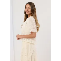 Ażurowy komplet z bluzką z falbanką i spódnicą maxi