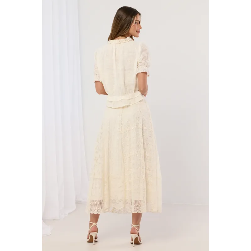 Ażurowy komplet z bluzką z falbanką i spódnicą maxi