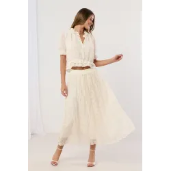 Ażurowy komplet z bluzką z falbanką i spódnicą maxi
