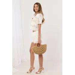 Koronkowy komplet boho z bluzką na guziki i szortami