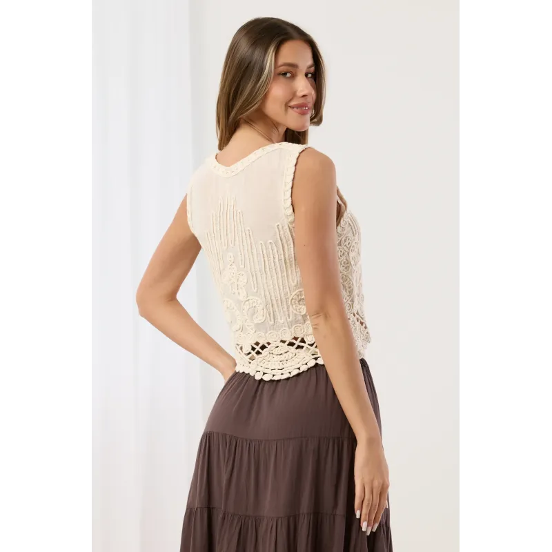 Top boho z haftem i ażurowym wykończeniem