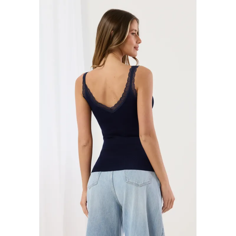 Prążkowany top z koronkowym wykończeniem | Hurtownia damska online