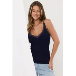 Prążkowany top z koronkowym wykończeniem | Hurtownia damska online