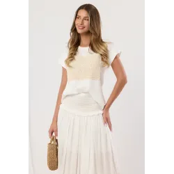 T-shirt z haftowanym panelem boho i cekinami