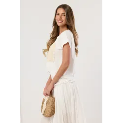 T-shirt z haftowanym panelem boho i cekinami