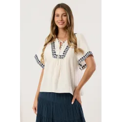 Bluzka boho z luźnymi rękawami i haftem