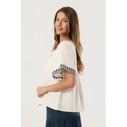 Bluzka boho z luźnymi rękawami i haftem