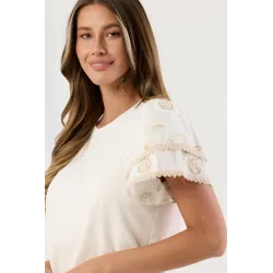 T-shirt z dwuwarstwowymi rękawami z haftem