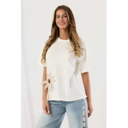 T-shirt z naszywkami kwiatowymi w stylu boho