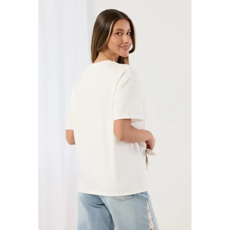 T-shirt z naszywkami kwiatowymi w stylu boho