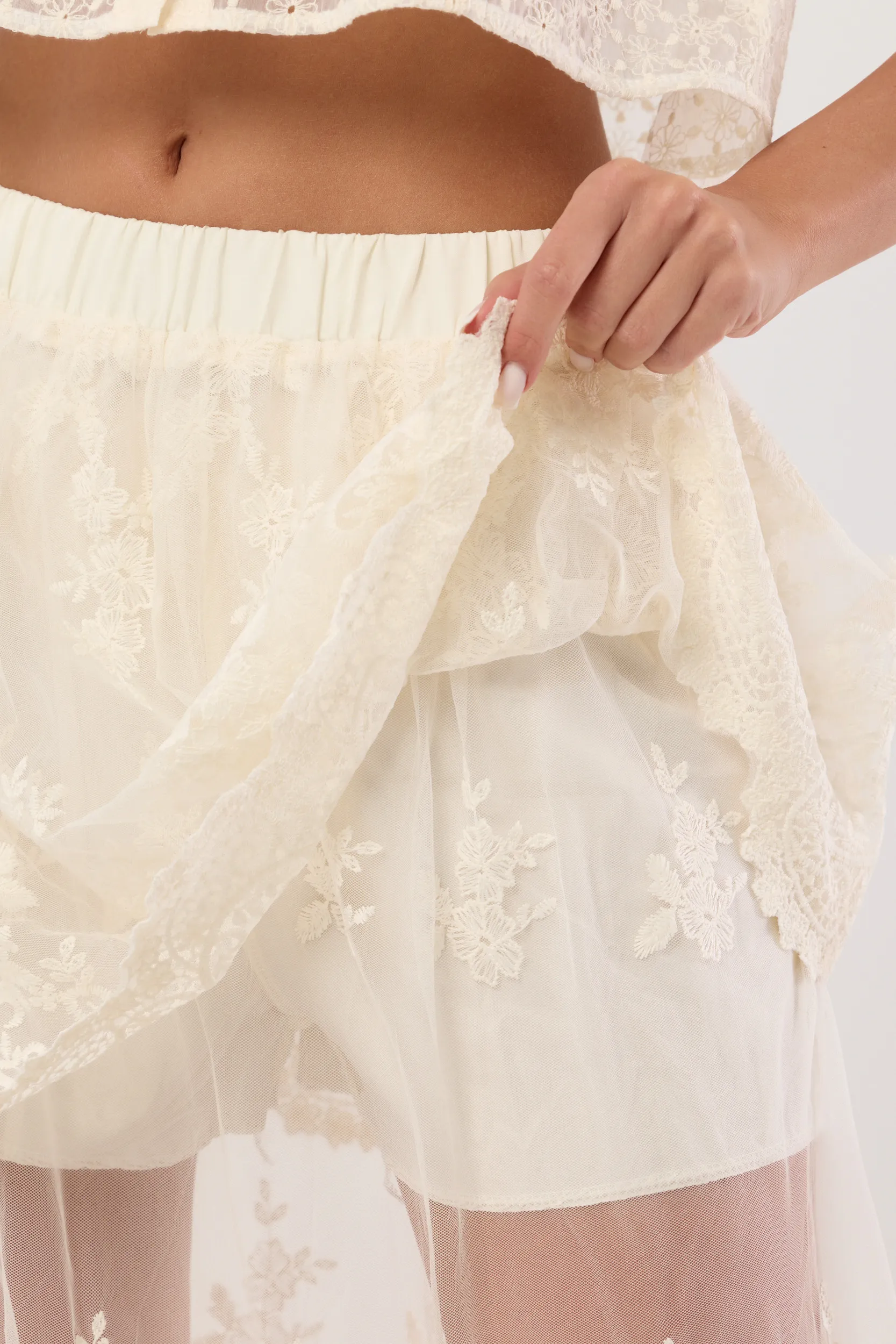 Spódnica maxi z haftowanego tiulu z halką