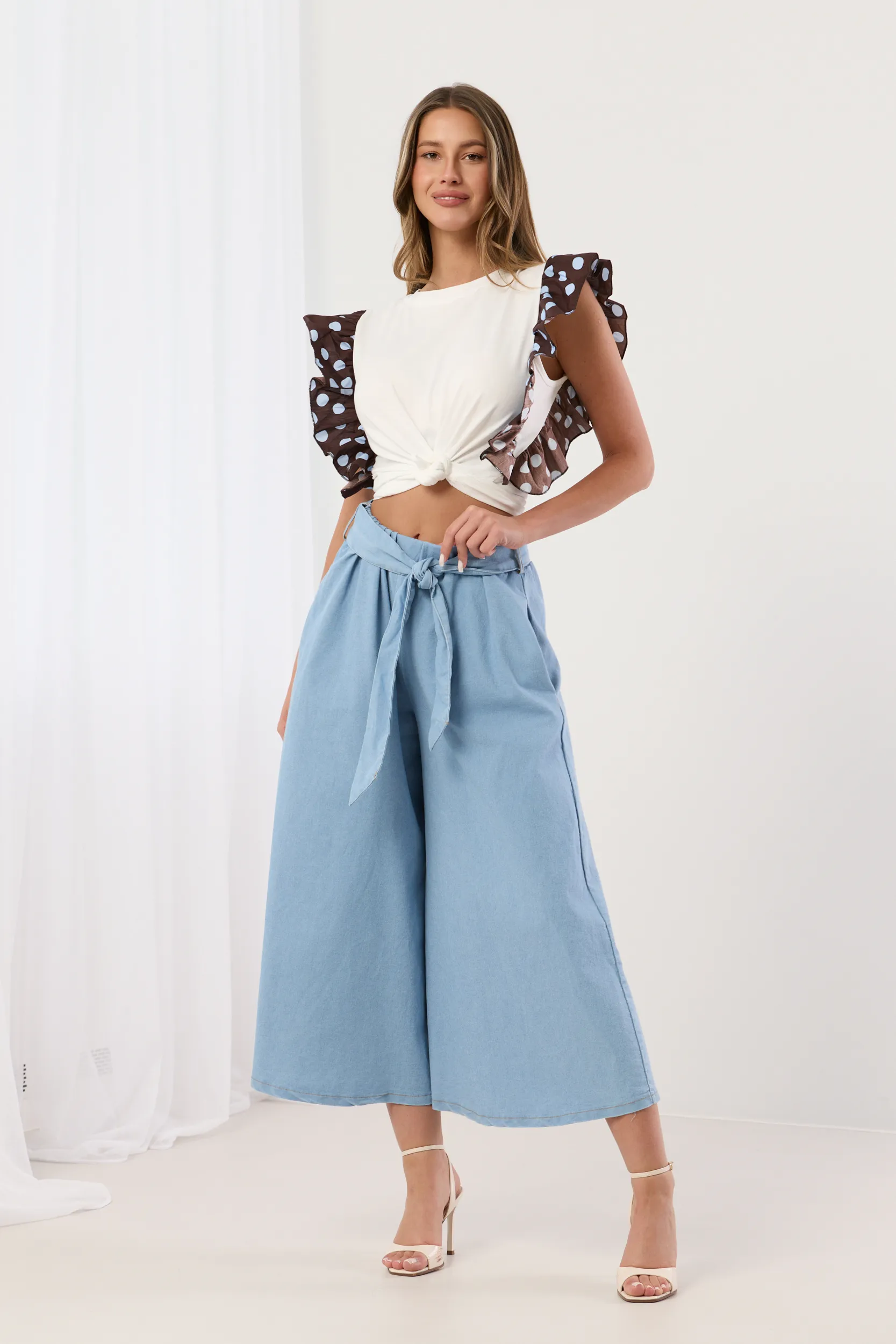 Szerokie spodnie 7/8 z wiązaniem w pasie